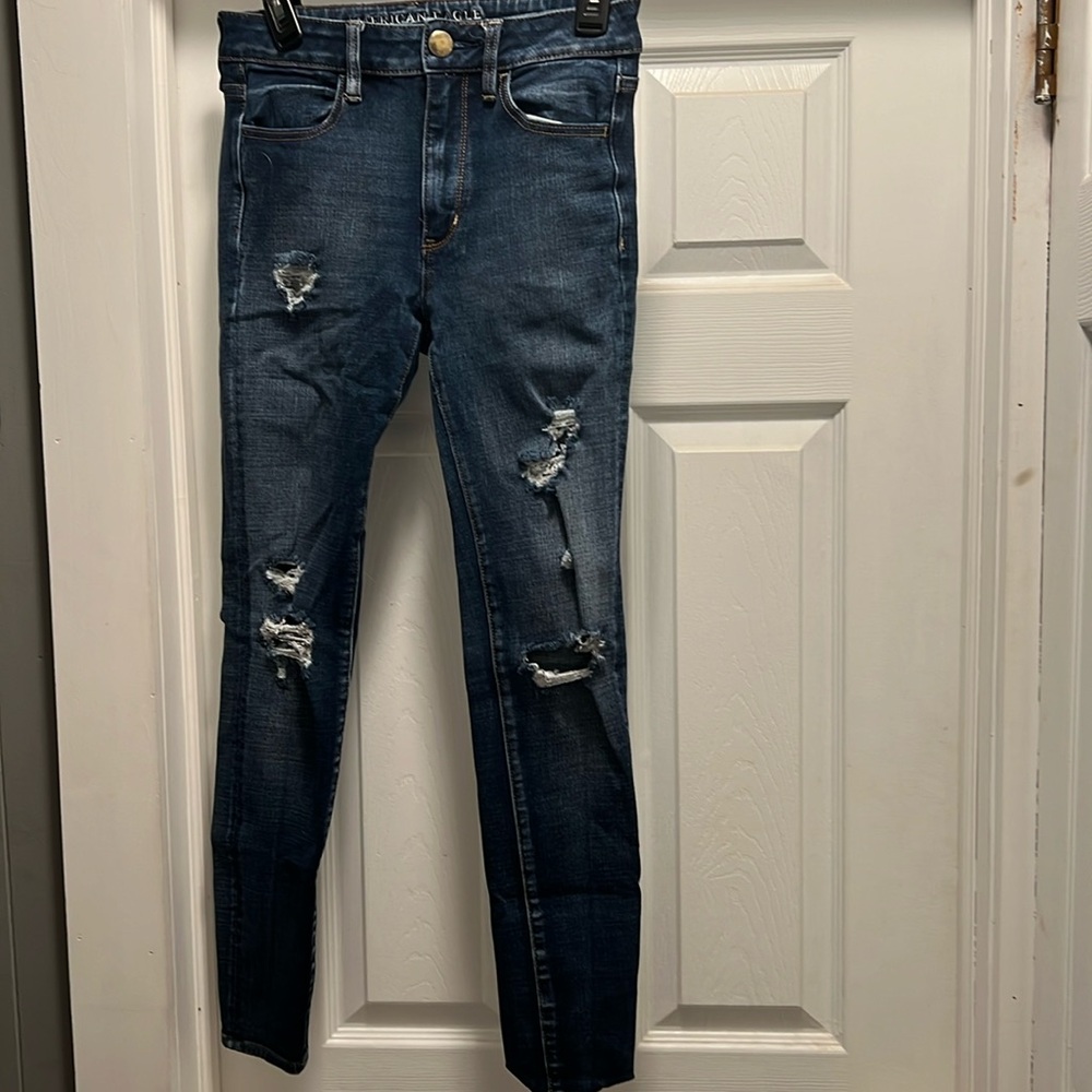 High waisted American eagle skinny jeans. Size 6